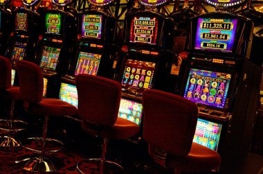 oyo live blackjack table with dealer and multi-camera setup