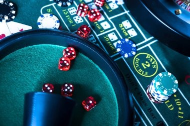 oyo blackjack dealer facing camera during gameplay